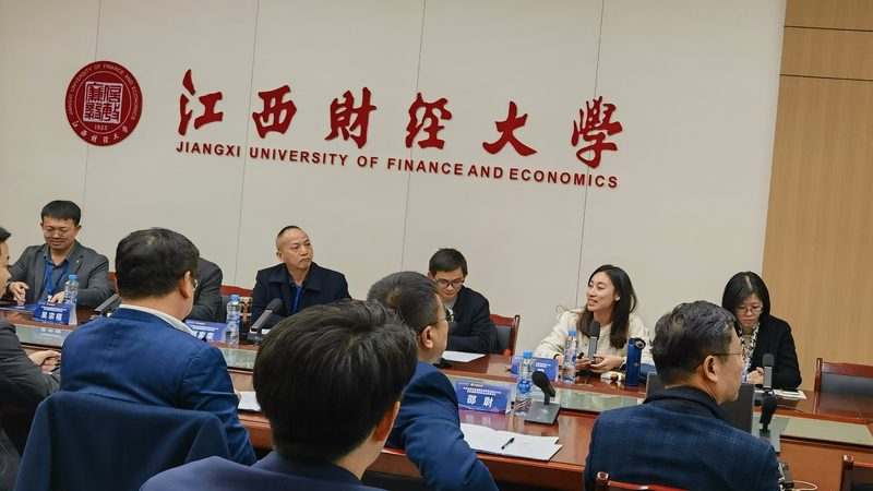 在复审期间，申请人可以继续进行以下活动：