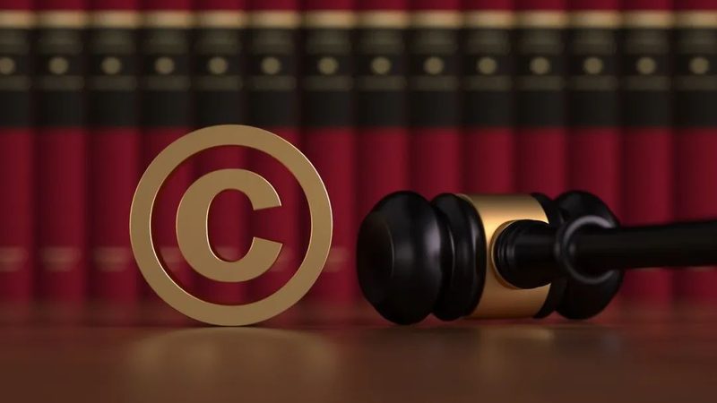 转让双方需到相关部门办理资质变更手续。具体流程如下：