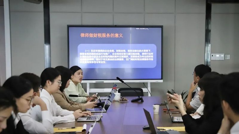 以下是一些常见行业的经营范围填写实例：