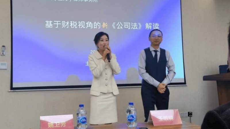 在选择代办机构时，创业者可以从以下几个方面进行考量：